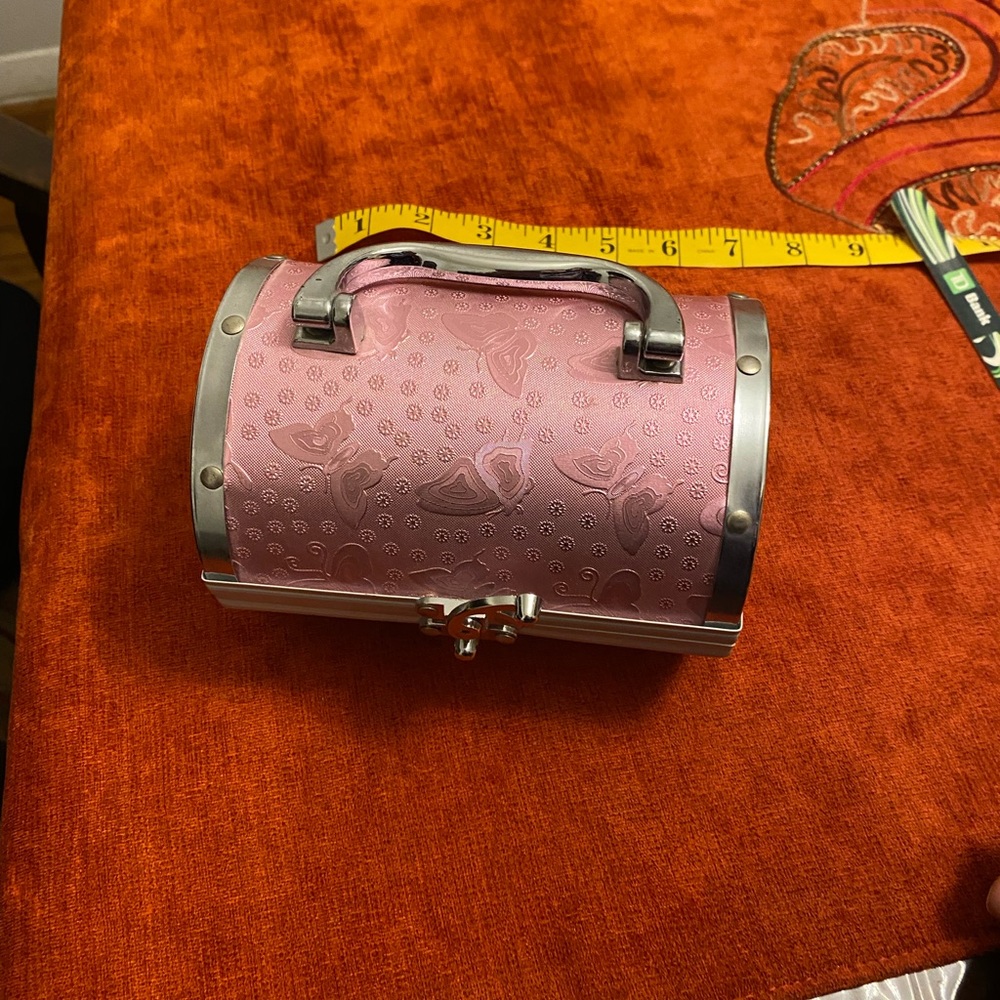 Jewelry box